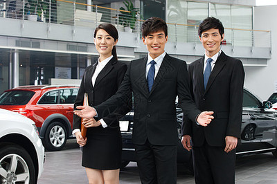 門童與汽車銷售 服務行業中的專業魅力